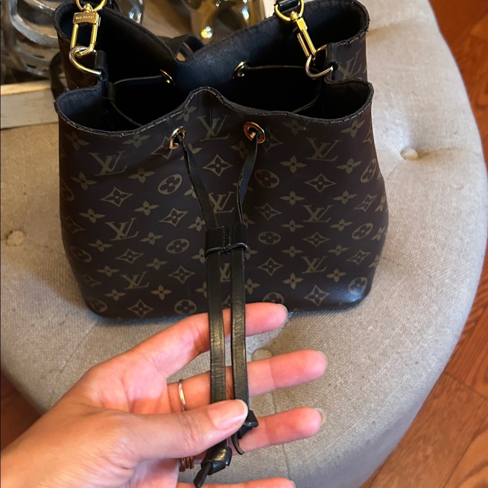 LOUIS VUITTON Monogram Neonoe MM in Black - Picture 8 of 15